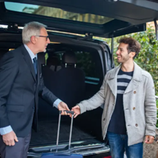 RNR Professional Chauffeur Seeing off Passenger to Airport